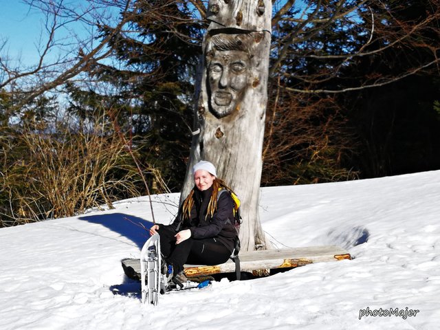 Schneeschuh-Wanderung mit Regionauten: Manuela Majer aus Wolfpassing legt am Runzelberg eine kurze Pause ein. | Foto: Manuela Majer