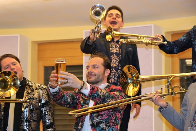 Virtuose Blasmusik, Gesang, Tanz und Slapstick kombinierte der "Blechhauf'n" zum Gesamterlebnis.