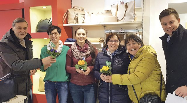 Die „Primerlboten“ überbrachten ein symbolisches Dankeschön und waren auch bei Esprit Pintar unterwegs.	     	          | Foto: Foto: ÖVP Murau