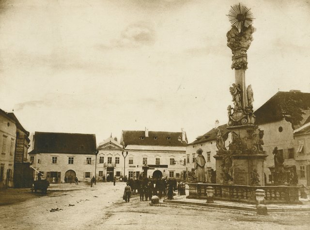 Blick auf den Hauptplatz in Neunkirchen aus dem Jahre 1889. | Foto: Topothek Neunkirchen