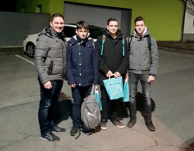 Vizebürgermeister Thomas Niklos brachte ein Frühstückssackerl vorbei