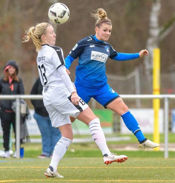 Kickerin Laura Wienroither (r.) in Aktion. | Foto: Markus Friedel, Hoffenheim