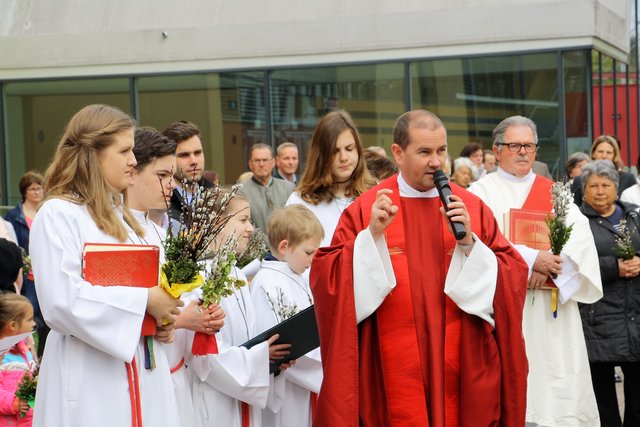 Pfarrer Josef Windisch und Diakon Hans Hofer bei der Palmweihe in Kalsdorf | Foto: Edith Ertl