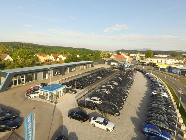 Rund 400 Autos stehen in Gleisdorf beim Autohandel von Mag. Herbert Seidl. Rund 20 Mitarbeiter beraten die Kunden vor Ort.