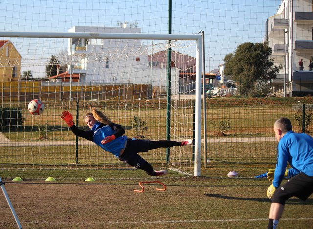 Voller Einsatz im Trainingslager in Medulin, Kroatien, von Bergheims neuer fixer Nummer Eins, Michaela Fischer. | Foto: FC Bergheim