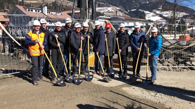 In Sillian feierte man den offiziellen Spatenstich zum Neubau der Bahnhofsbrücke.