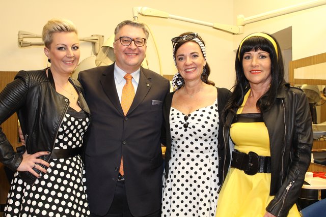 Feierten bei der Abrissparty: Martina, Ludwig Hillinger, Astrid und Silvia Katzdobler