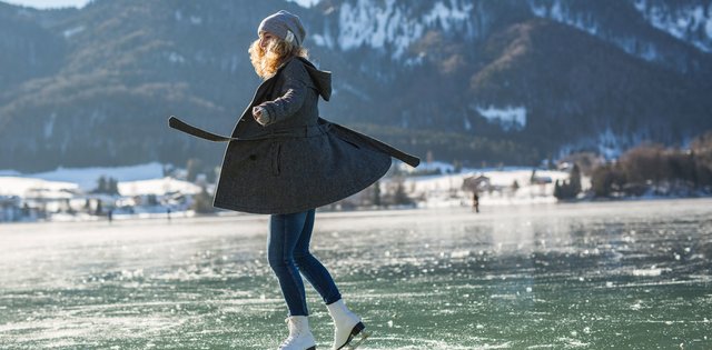 Nicht nur am See kann man Pirouetten drehen - viele Plätze werden im Winter zu kleinen, feinen Eisplätzen umfunktioniert. | Foto: TVB Wildkogel Bramberg