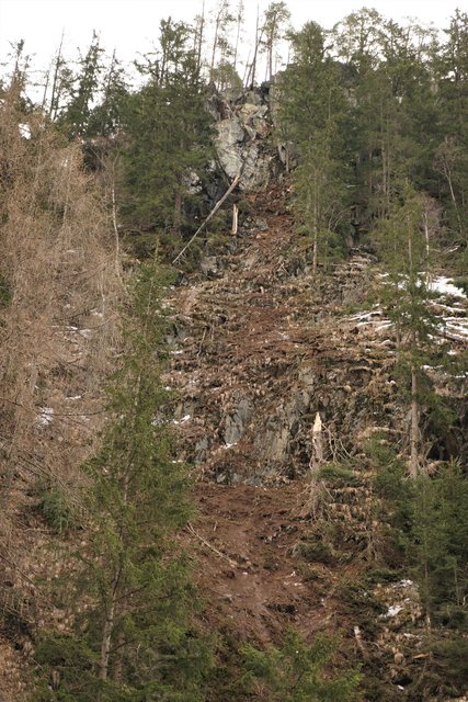 Foto: Abbruchstelle oberhalb der Bundesstraße