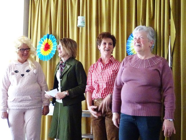 v.l. Eva Reindl, Anna Baumgartner, Elfi Groß und die Obfrau der KFB Maria Eichtinger
