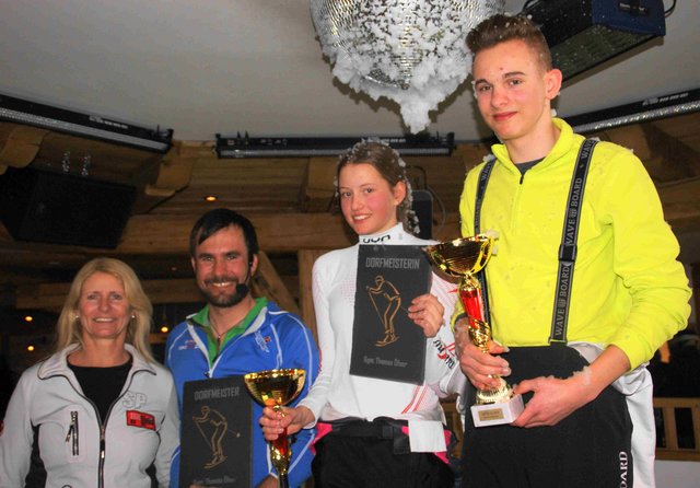 (vr) Philipp Haider Vereinsmeister, Clara Sibleichinger Dorf und Vereinsmeisterin, Tomas Kraiser Dorfmeister, Iris Zangerl-Walser Vizebürgermeisterin