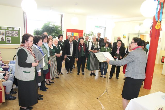 Barbara Klug leitete den Seniorenchor