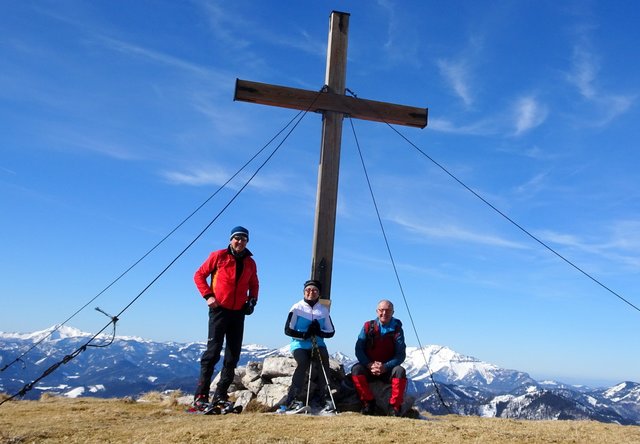 Wildalpe, 1523m, ein herrlicher Aussichtsberg! Von links: Franz, Gigi, Karl