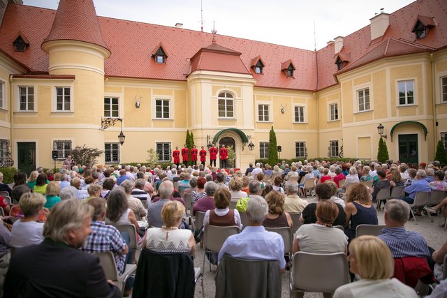 Das Eltern-Kind-Treffen der Marktgemeinde Enzesfeld-Lindabrunn feierte im Dezember 2019 sein einjhriges 14. SP Frauen Enzesfeld-Lindabrunn Veranstaltungen - Marktgemeinde Enzesfeld-Lindabrunn