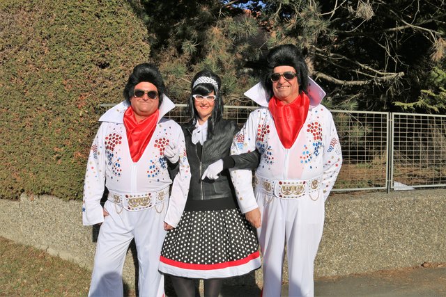 Auch Elvis Presley, war mit seinem Zwillingsbruder zum Umzug gekommen.