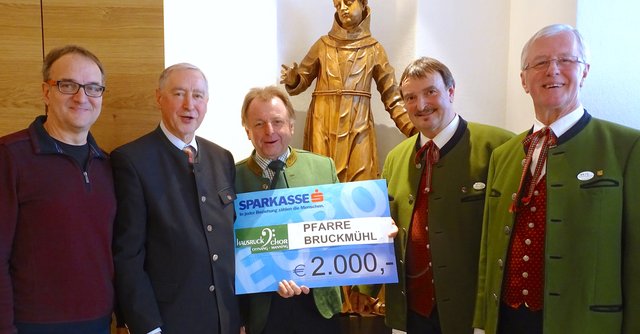 Spendenübergabe an die Pfarre Bruckmühl.