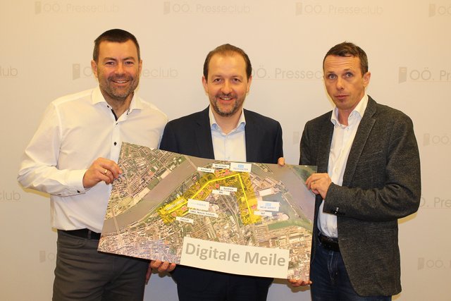 Techcenter- und Neue-Werft-Geschäftsführer Georg Spiesberger, Vizebürgermeister Bernhard Baier und tech2b-Geschäftsführer Markus Manz (v. l.). | Foto: Techcenter