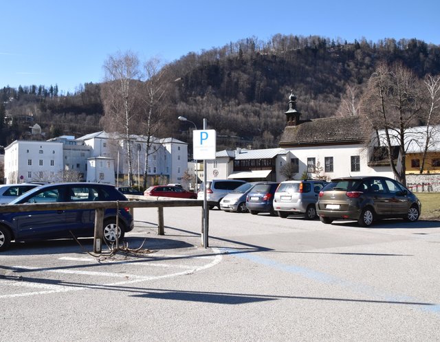 Nach dem Mordversuch auf der Pernerinsel in Hallein wurde nun ein Tatverdächtiger festgenommen. Der Beschuldigte, ein 20-jährige Mann aus Hallein, bestreitet die Tat.  | Foto: Karina Langwieder