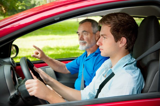 Der Führerschein ist ein großer Schritt in die persönliche Freiheit.  | Foto: Alexander Raths_Fotolia