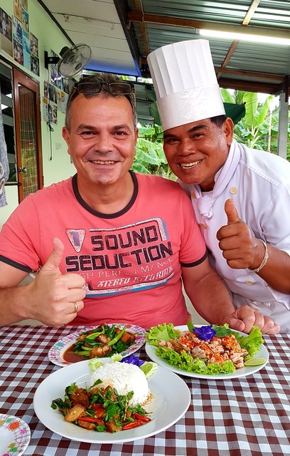 Klaus Fuchs steht auf die thailändische Küche. | Foto: Chok Chai