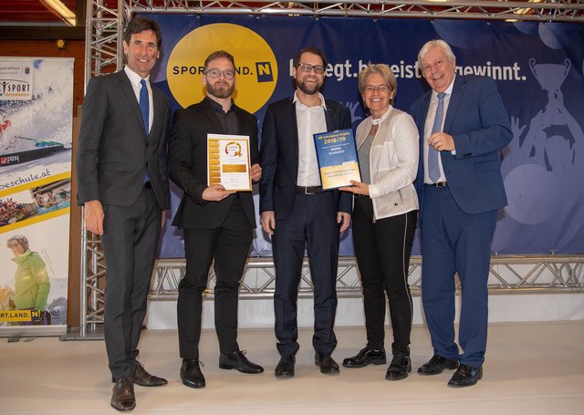 Fachinspektor Mag. Gerhard Angerer, Sportkoordinator Jürgen Aschauer, Direktor Michael Tobler, Landesrätin Petra Bohuslav, Bildungsdirektor HR Mag. Johann Heuras | Foto: NLK Filzwieser