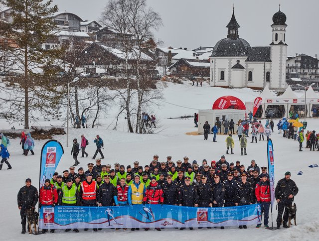 Je nach Veranstaltungstag waren zwischen 200 und 400 Polizeibedienstete vorwiegend aus Tirol sowie Spezialkräfte aus den Bundesländern vor Ort. | Foto: LPD Tirol