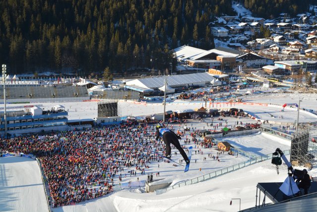 Insgesamt 204.400 Fans waren bei der Weltmeisterschaft 2019 in Seefeld mit dabei. Gut Besucht war auch das Damenspringen.