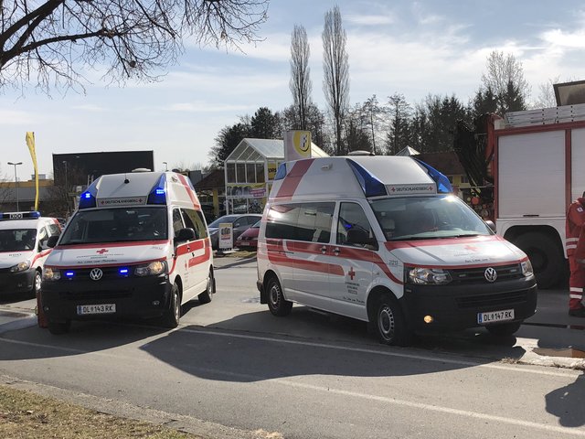 Vor kurzem hat es einen schweren Unfall in der Deutschlandsberger Frauentaler Straße auf Höhe Hofer gegeben. Bitte meiden Sie diesen Bereich bis auf Weiteres!
