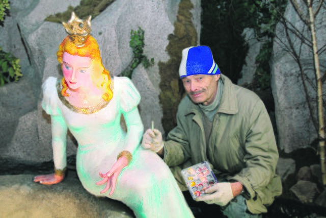 Dank "Zwergerldoktor" Otto Kolano strahlt die Froschkönig-Prinzessin in neuem Glanz.