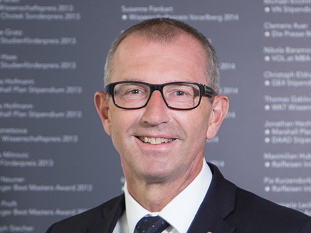 Rektor Andreas Altmann freut sich über den 2. Platz des MCI im Industriemagazin-Ranking. | Foto: MCI