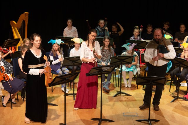 SchülerInnen und Schüler der Musikschule Weiz unterhielten mit mittelalterlichen Feier-, Liebes- Frühlings und Pilgerliedern. | Foto: Elisabeth Pusavec 