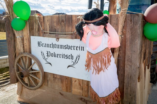 Um diese Puppe geht es: Der Verein wollte, zum Wild-West-Thema passend, „einfach jemanden am Galgen baumeln lassen“, sagt der Vereinsobmann und betont, es sei kein absichtliches Statement gewesen | Foto: Bernhard Knaus 