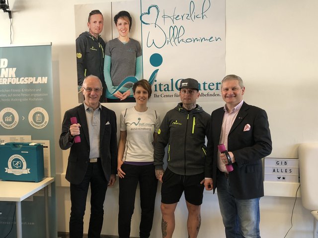 Nicole Faist und Franz Preihs (Mitte) luden ins Vitalcenter.