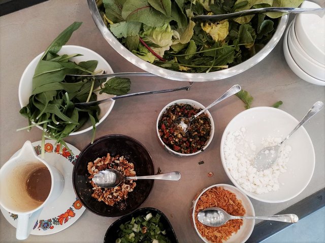 Aus Lebensmittelspenden wird täglich ein Mittagessen zubereitet.