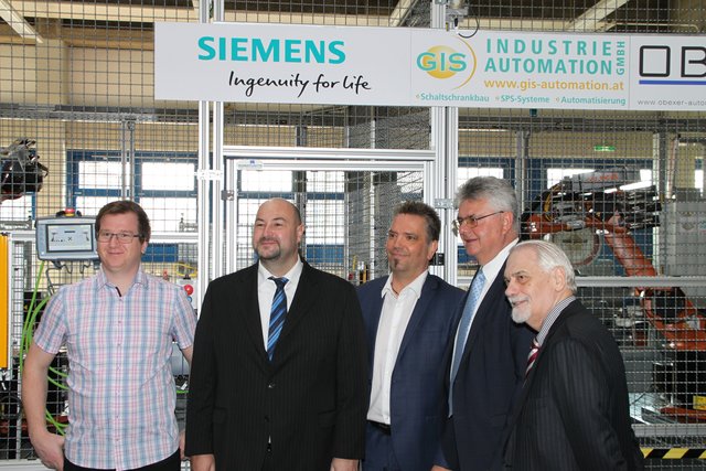 Im Zuge des Firmenpräsentationstages wurde die Smart Factory am Linzer Technikum eröffnet.