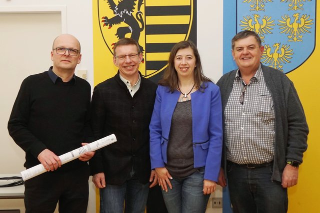 Architekt Josef Ruhm und GVU-Geschäftsführer Hans Freiler freuten sich ebenso wie Bürgermeisterin Daniela Engelhart mit ihrem Vize Franz Hirschböck, die vielen Anwesenden über den aktuellen Stand der Planung für das WSZ informieren zu können.