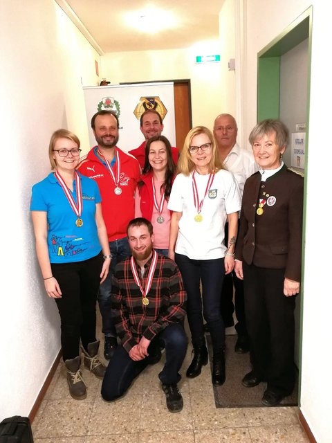 Bezirksmeisterschaft Luftgewehr 2019: Klasse Frauen, Männer, Sen 1 w mit 1.BezSM (re.).