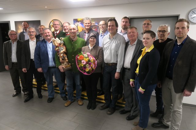 Happy Birthday: Jubilar Herbert Obermaißer mit zahlreichen Gratulanten.