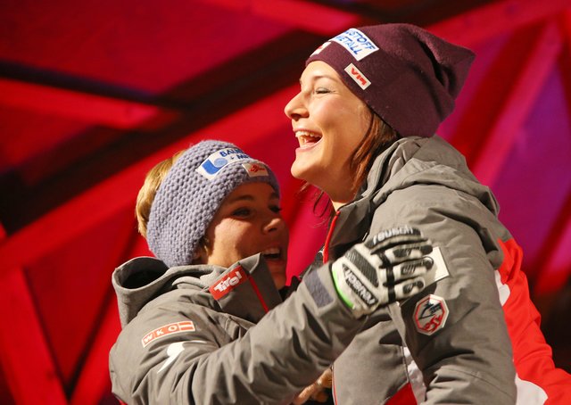 Nici Schmidhofer und Ramona Siebenhofer duellieren sich um die Abfahrtskugel. | Foto: GEPA pictures