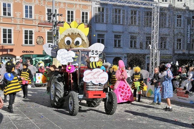 Bienen aus Dobel, 3. Platz Wagen, Frauenbewegung Dobl