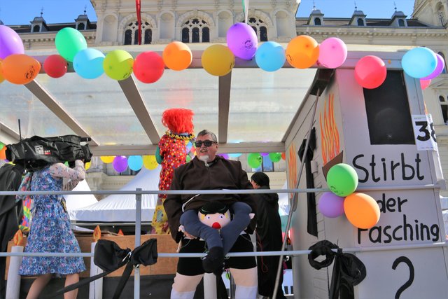 1. Platz, Motto, Stirbt der Fasching?