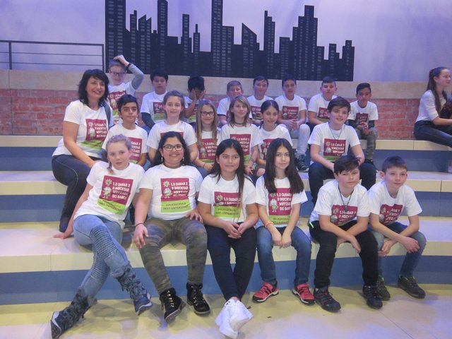 Die 4a Klasse und Lehrerin Alexandra Lamprecht feuerten lautstark die Kandidaten an. Leider nicht im Bild KV Silvia Schranz. | Foto: Christiane Sailer