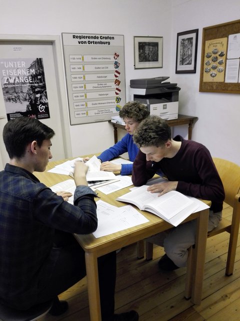 Die Schüler des BG Porcia recherchierten im Stadtarchiv Spittal | Foto: Stadtarchiv Spittal