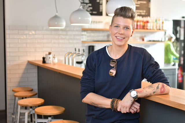 Mit dem Song "Rockin’", der in den Charts landete, wurde Virginia Ernst 2014 einem breiteren Publikum bekannt.