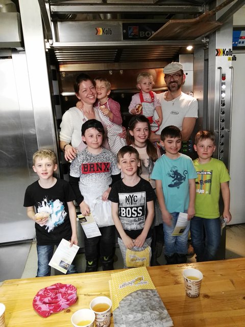 Eine spannende Zeit verbrachten die Kommunionkinder in der Backstube der Bäckerei Ihrenberger. | Foto: VS Reutte