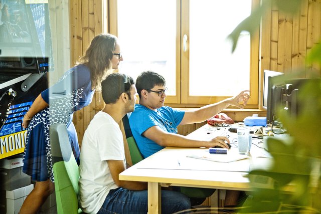 In der Softwareentwicklung werden die Köpfe zusammengesteckt