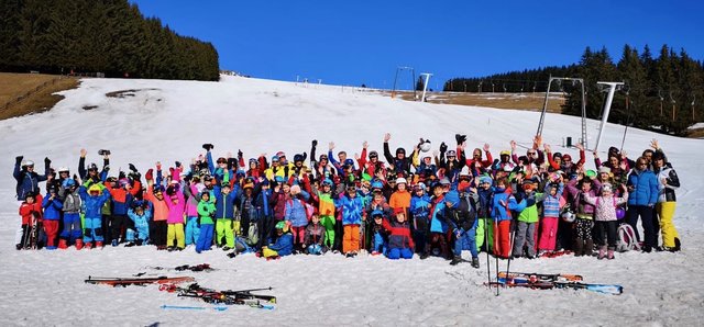 Die Kinder der VS Weizberg genossen sichtlich den wunderbaren Schitag.