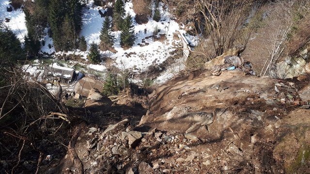 In St. Johann kam es zu einem Hangrutsch. Ein Teil des Güterweges "Helmberg" stürzte in die Tiefe. | Foto: Fegerl Ludwig (SYMBOLFOTO)