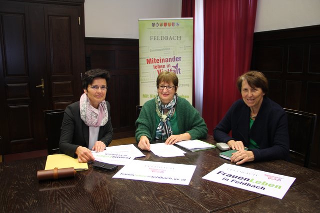 Laden ein: Vizebürgermeisterin Rosemarie Puchleitner (M.) und die Gemeinderätinnen Andrea Descovich (l.) und Anna Ploderer.