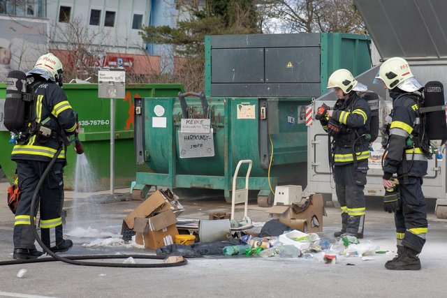 Brand aus beim Altstoffsammelzentrum in Traun. | Foto: FOTOKERSCHI.AT/BAYER